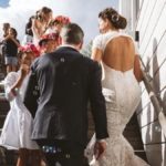 Bruidspaar op trap